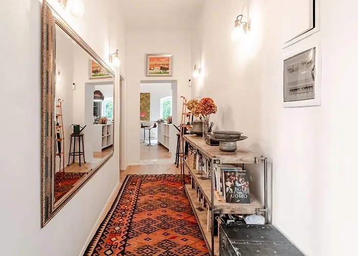 Refined Two-bedrooms * Roma